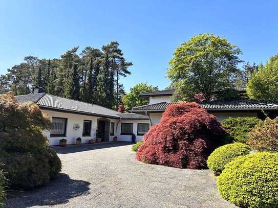 Außergewöhnliche Landhausvilla auf traumhaftem Grundstück