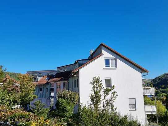 2,5-Zimmer-Wohnung in herrlicher Aussichtslage mit Balkon und Einbauküche in Niedernhall