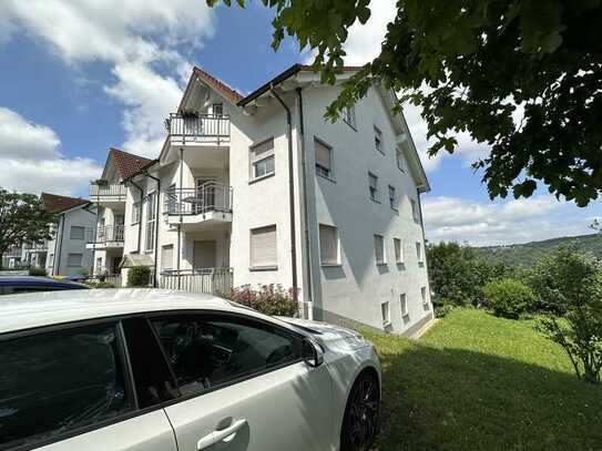 MAISONETTWOHNUNG MIT TERRASSE UND EIGENEM GARTEN UND STELLPLATZ