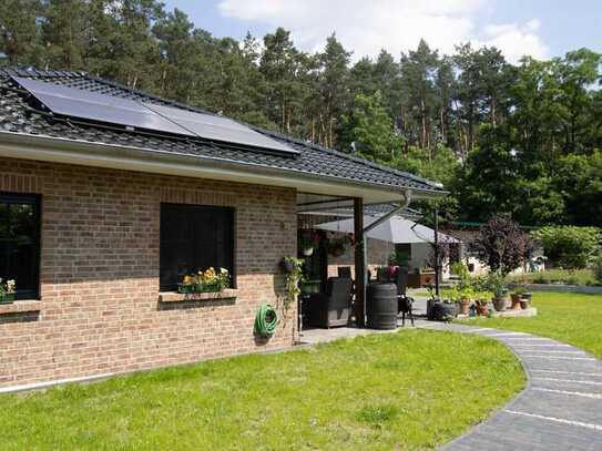 Modernes Anwesen in ruhiger, naturnaher Lage mit weitläufigem Grundstück & sonniger Terrasse