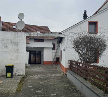 Geschmackvolle 3-Zimmer-Erdgeschosswohnung mit geh. Innenausstattung mit Balkon und EBK