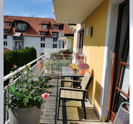 Gemütliche Wohnung mit wunderbarem großem Sonnenbalkon. Ruhige Wohnanlage, ideale Lage in der Sta...