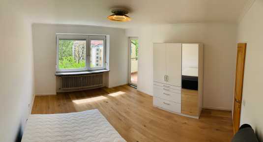 MÜNCHEN - 3er WG - Großzügiges Zimmer in renovierter 3er WG verfügbar!!!