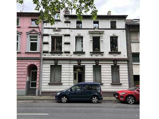 Herrschaftliches Haus mit sonnigem Garten