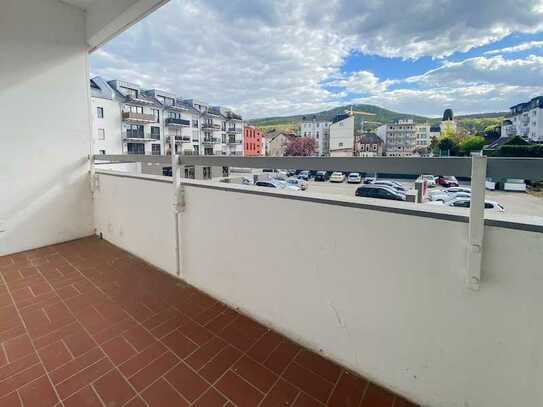 Lichtverwöhnte Dreizimmerwohnung mit Aussichtsbalkon in der Fußgängerzone von Bad N