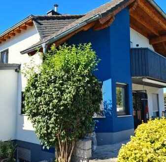 Attraktives Gebäudeensemble aus EFH + MFH mit Büros / Werkstatt + separater Neubau - Feldrandlage
