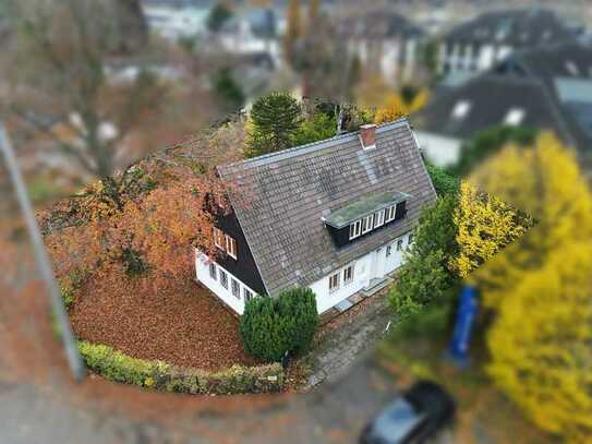 Abrissobjekt auf schönem Grundstück mit Baumbestand / Demolition property on a beautiful plot