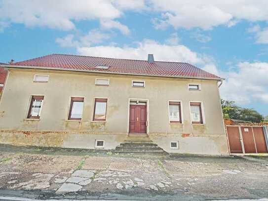 große Einfamilienhaus / Zweifamilienhaus in Dessau-Kochstedt