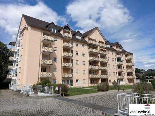 SCHÖNE 3 ZIMMER WOHNUNG ZUR GARTENSEITE MIT BALKON UND EINBAUKÜCHE...