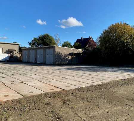 PKW-Stellplatz im abgeschlossenen Grundstück