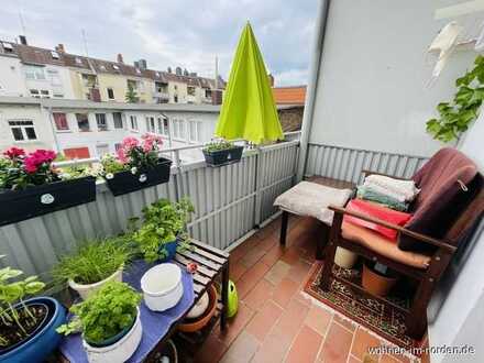 Kiel Südfriedhof: Vermietete 2- Zimmerwohnung mit Balkon in gepflegtem Altbau