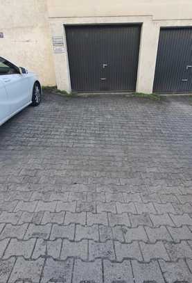 Garage mit Stellplatz zu vermieten