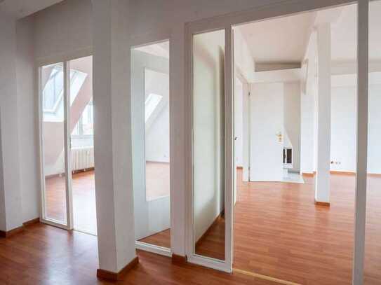 **Nahe Schloss Charlottenburg** Sonnige Dachgeschosswohnung mit Kamin und Terrasse**