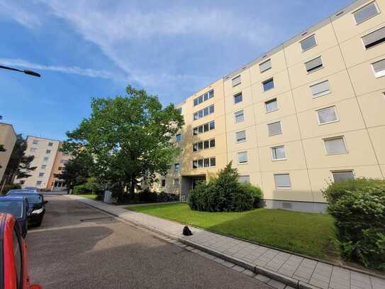 Gepflegte EG-Wohnung mit zwei Zimmern und Balkon in Regensburg