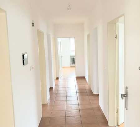 4 Zimmer Wohnung in Dingolfing; sehr zentrumsnah; Balkon + Garten; ruhiges Wohngebiet