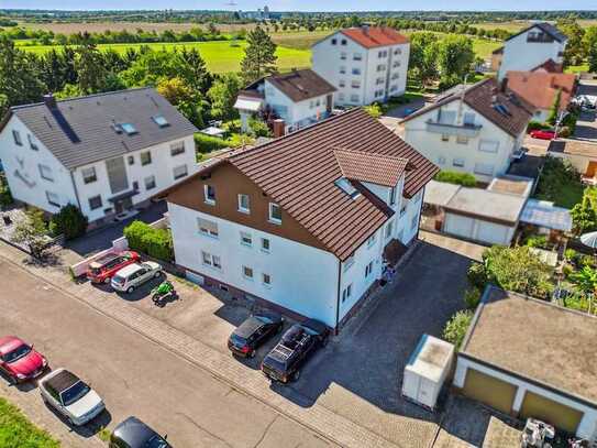 Kapitalanlage - Gepflegte 3 Zimmer-Eigentumswohnung mit Süd-West Balkon und 2 Stellplätzen in Spöck