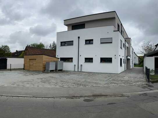 Exklusive, neuwertige 2,5-Zimmer-Penthouse-Wohnung mit Balkon und Einbauküche in Dietenheim