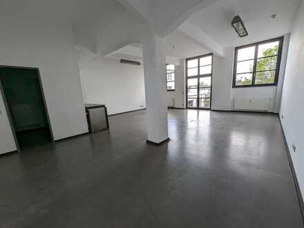 offenes Großraumbüro mit Balkon (Alte Tuchfabrik)