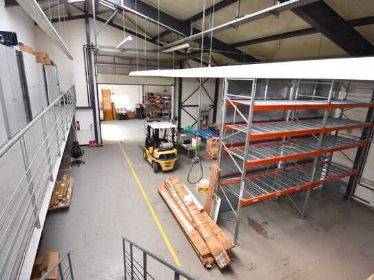 **Sofort frei**Vielseitig nutzbare Gewerbeimmobilie mit Büro- und Hallenfläche in Jettingen**