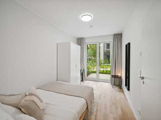 Double bedroom in a 3-bedroom flat, in Mitte