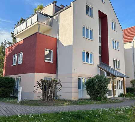 Helle 2-Zimmer-DG-Wohnung mit großem Balkon in Dresden