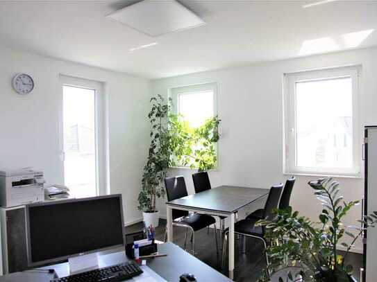 Attraktive Büro-/ Praxisräume mit kl. Küche und gr. Terrasse