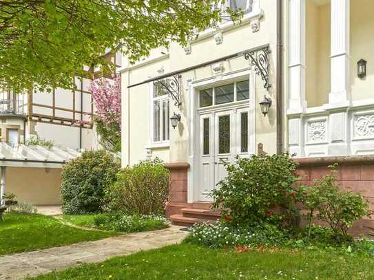 Sanierte Stadtvilla mit Garten und Carport in 79104 Freiburg