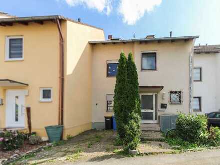 Sanierungsbedürftiges Haus mit Garten und Garage in ruhiger Lage