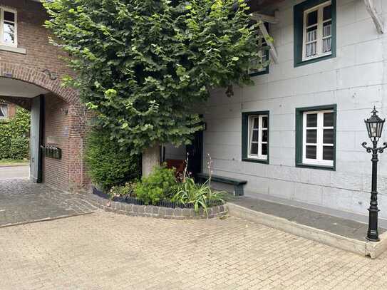 Frisch renovierte Maisonette-Wohnung in einer denkmalgeschützten Hofanlage in Erkelenz-Venrath