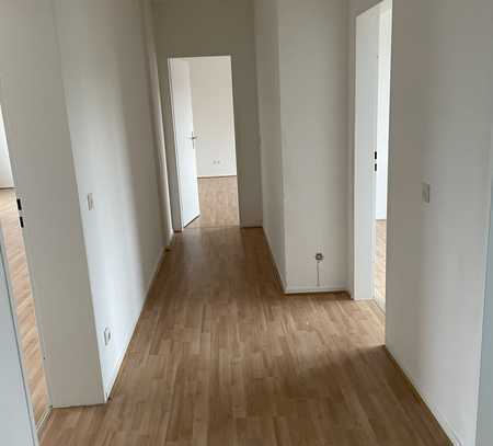 2021 ertüchtigte 90m² Wohnung mit neuem Bad, Gartenmitnutzung, Stellplatz