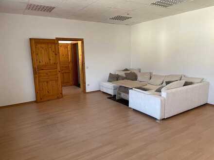 Gepflegte Wohnung mit einem Zimmer und EBK in Aichach
