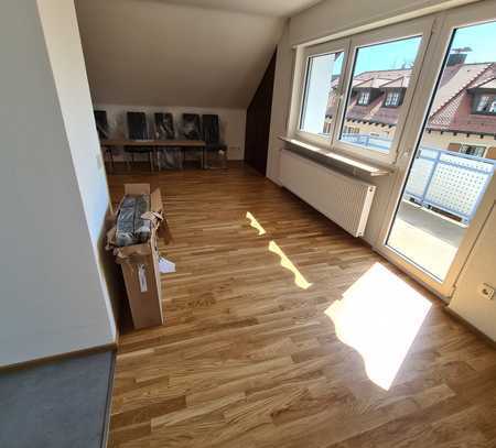 Geschmackvolle 3-Zimmer-DG-Wohnung mit neuwertiger Innenausstattung mit Balkon in Schriesheim