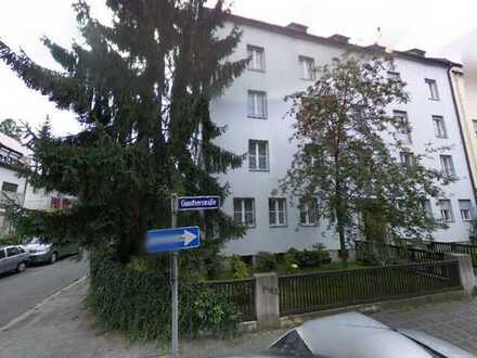 Modernisierte 3,5-Zimmer-Hochparterre-Wohnung mit Balkon in Nürnberg