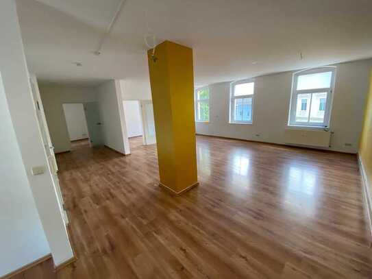 Besondere 3 - Raum Wohnung mit Balkon und Loft-Chrakter