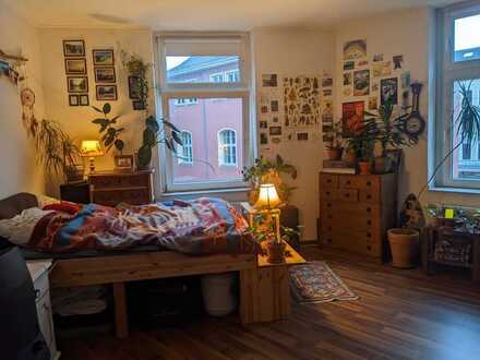 Helle 2 Zimmer Wohnung mit Küche und Bad in Köln Kalk gegenüber Köln-Arcaden