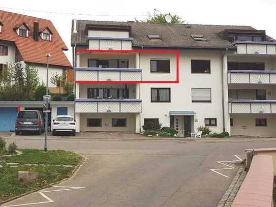 Schöne helle Wohnung mit gr. Balkon, Einbauküche und Garage