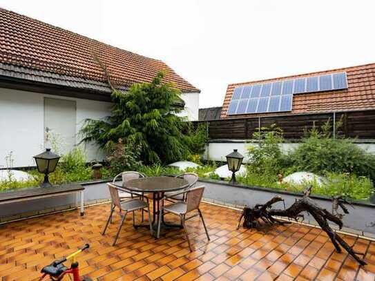 Exklusives Wohnvergnügen im 1. OG mit uneinsehbarer Dachterrasse und offenem Kamin