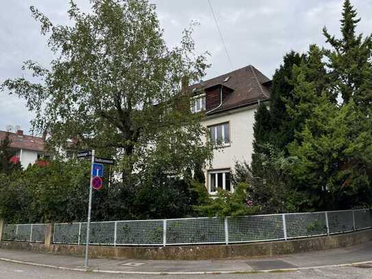 Helle und großzügige Dachgeschosswohnung mit Garten in Stuttgart Bad Cannstatt