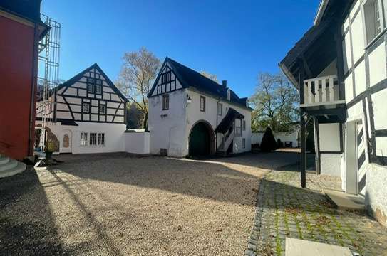 Luxus Einfamilienhaus mit großem Garten auf Burg Dalbenden in Kall/Urft zu vermieten