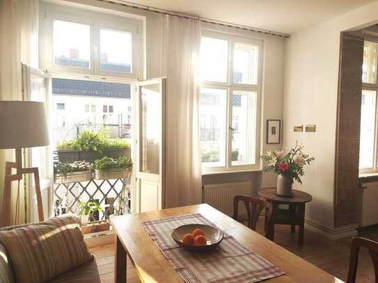 Wunderschöne, möblierte Altbauwohnung, zentral und in Parknähe | Beautiful, furnished apartment