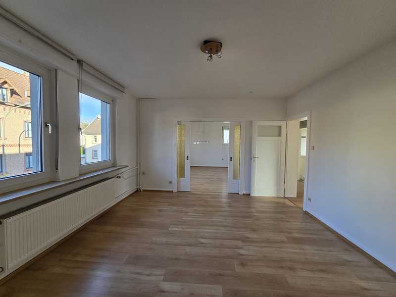                                                               Attraktive 2,5 Zi. Wohnung mit Balkon + Wintergarten mit tollem Ausblick                                                       in Bergen-Enkheim (Frankfurt am Main)