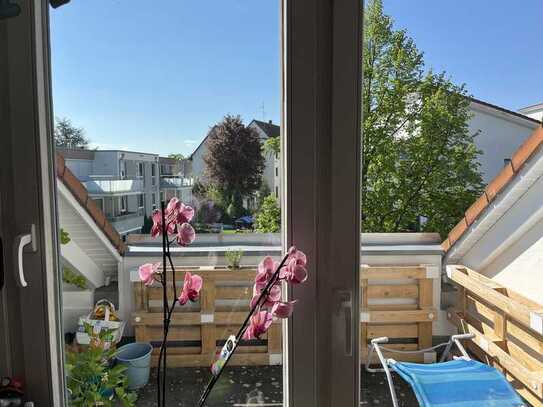 Stilvolle 2-Zimmer-Dachgeschosswohnung mit Balkon und EBK in Leinfelden-Echterdingen