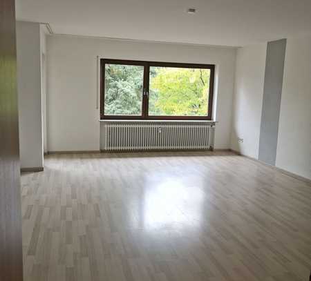 3-Zimmer-Wohnung zu vermieten mit zwei Balkonen und eigenem Gartenanteil