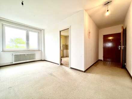 Renovierungsbedürftig, aber voller Potential: 3-Zimmer-Wohnung mit Balkon