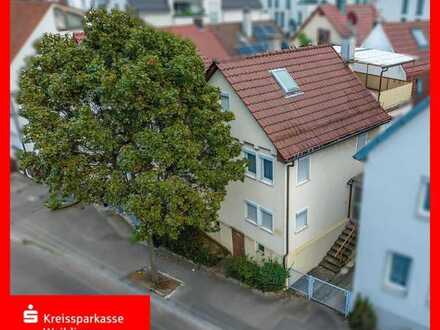 Bezahlbarer Wohnraum! Leerstehendes Einfamilienhaus mit Potenzial in zentraler Lage von Fellbach.