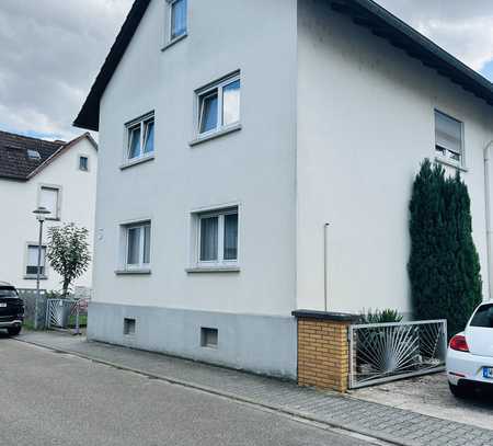 Einfamilienhaus verbindet Wohnen und Arbeiten mit angrenzender Halle/Garage