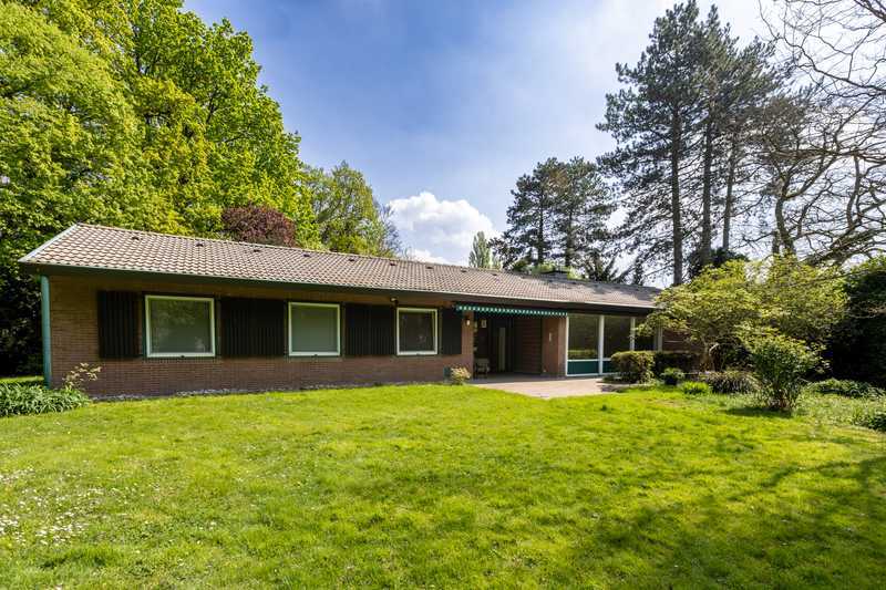 Freistehendes und großzügiges Einfamilienhaus mit weiterem Baufenster und großem Garten am Schloß