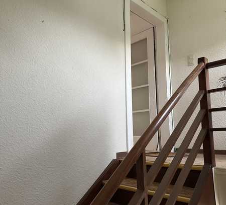 2,5-Zimmer-Single-Dachgeschosswohnung in Egelsbach auf Zeit