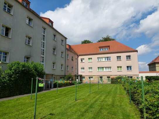 Dresden Reick! Schöne großzügige 2- Zi - Wohnung mit Loggia zu vermieten!