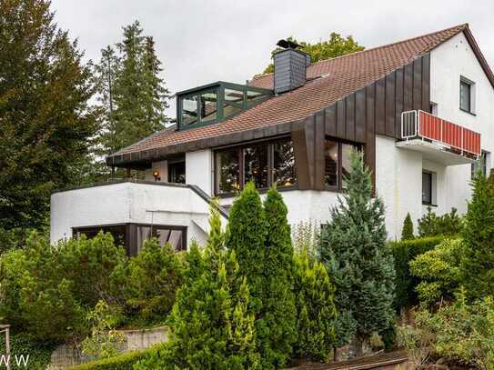 Traumhafter Blick und tolle Hanglage: großes Einfamilienhaus mit Einliegerwohnung in Seeheim